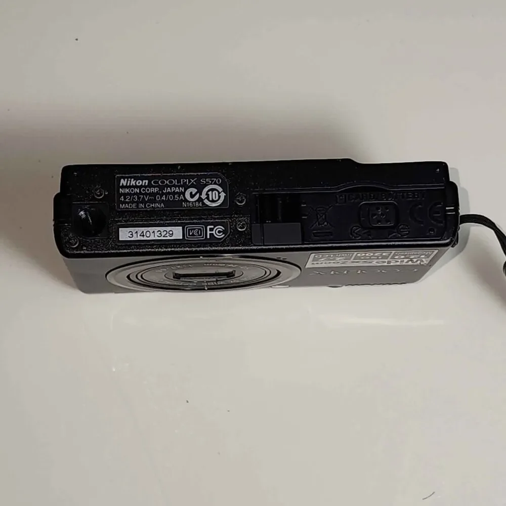 FOR REPAIR Nikon COOLPIX S570 Digital Camera 12.0MP 5x Zoom| with Battery